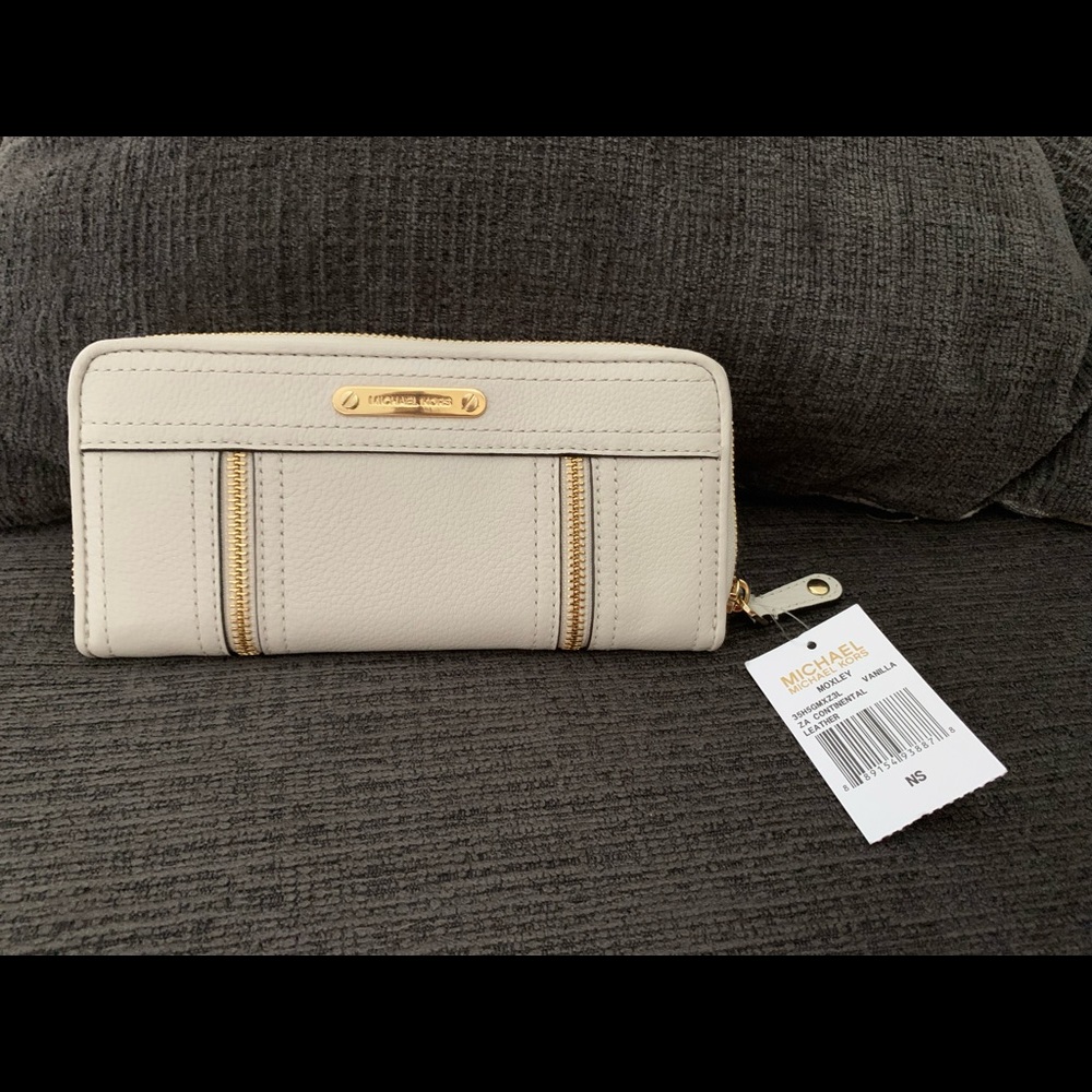 Michael Kors white wallet NEW classic